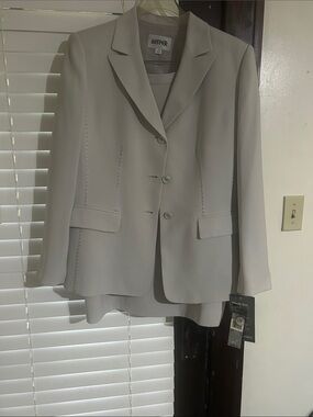 Kasper Pale Gray Classic Notch-Lapel Blazer with matching skirt